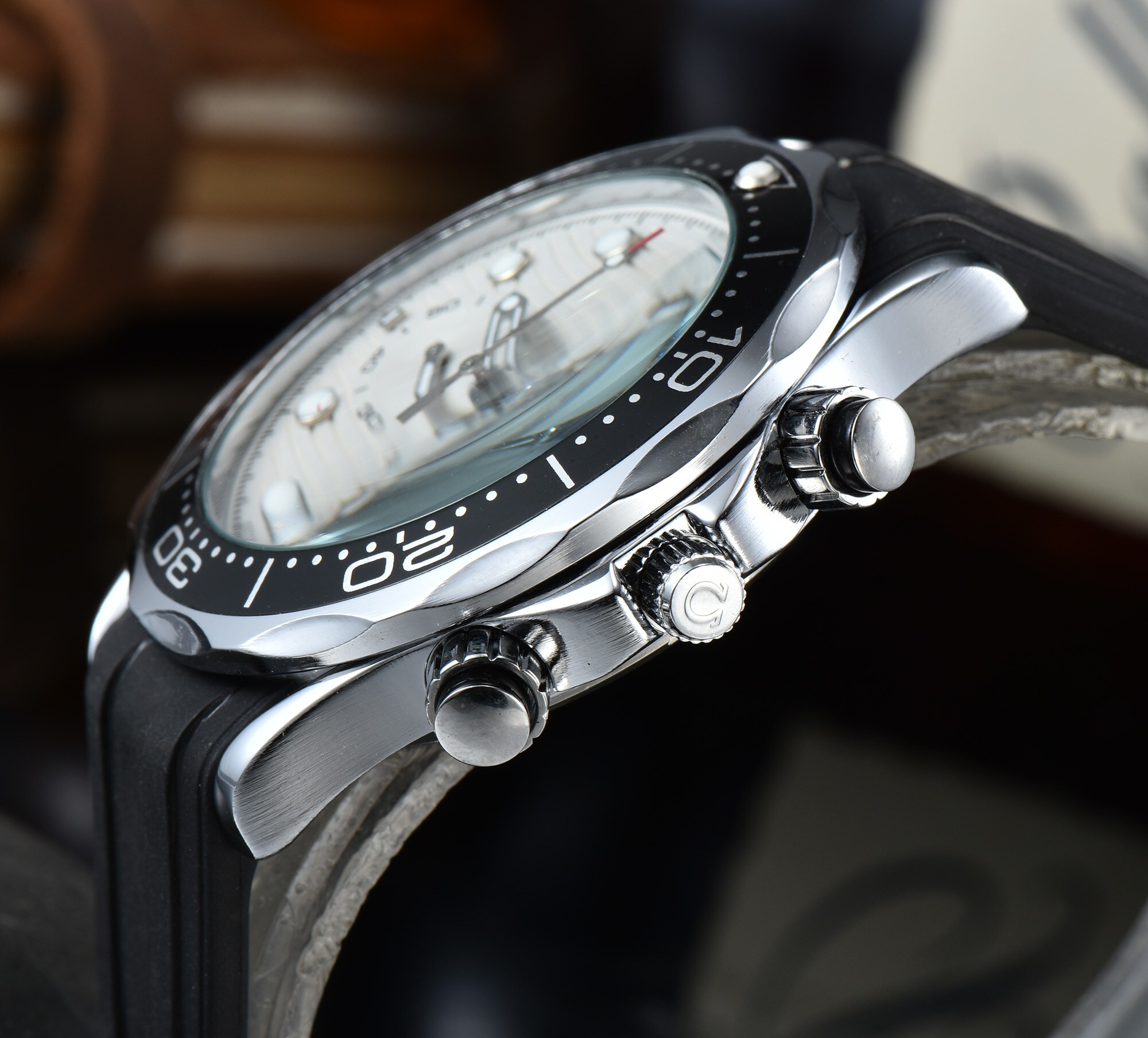 OMEGA - 187 - Image 12