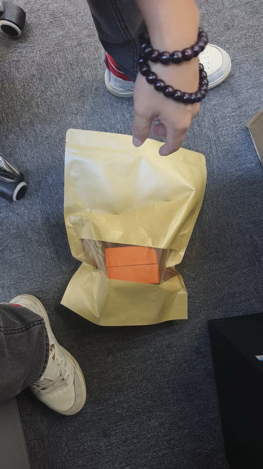 Bolsa de seguridad con el reloj